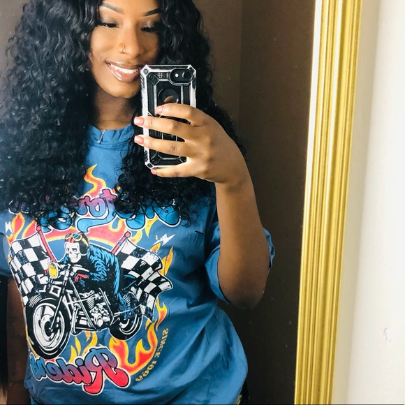 Fashion Nova Graphic Tee - Picture 3 of 6